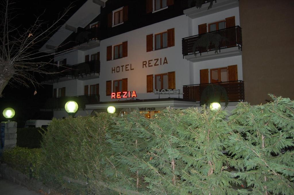 Hôtel Rezia à Chiesa in Valmalenco Extérieur photo