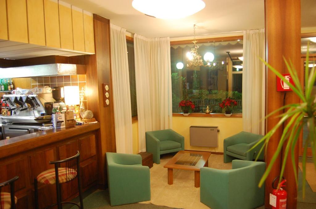 Hôtel Rezia à Chiesa in Valmalenco Extérieur photo