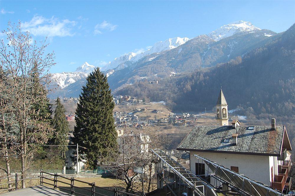 Hôtel Rezia à Chiesa in Valmalenco Extérieur photo