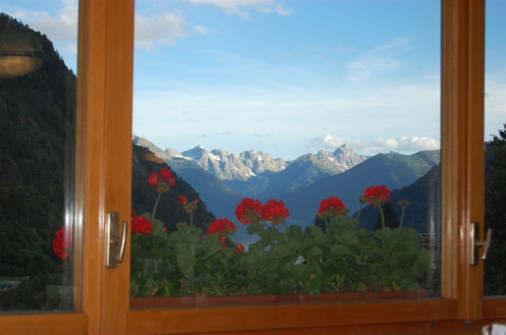 Hôtel Rezia à Chiesa in Valmalenco Extérieur photo